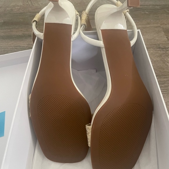 Women’s Textured Heels - Picture 5 of 6